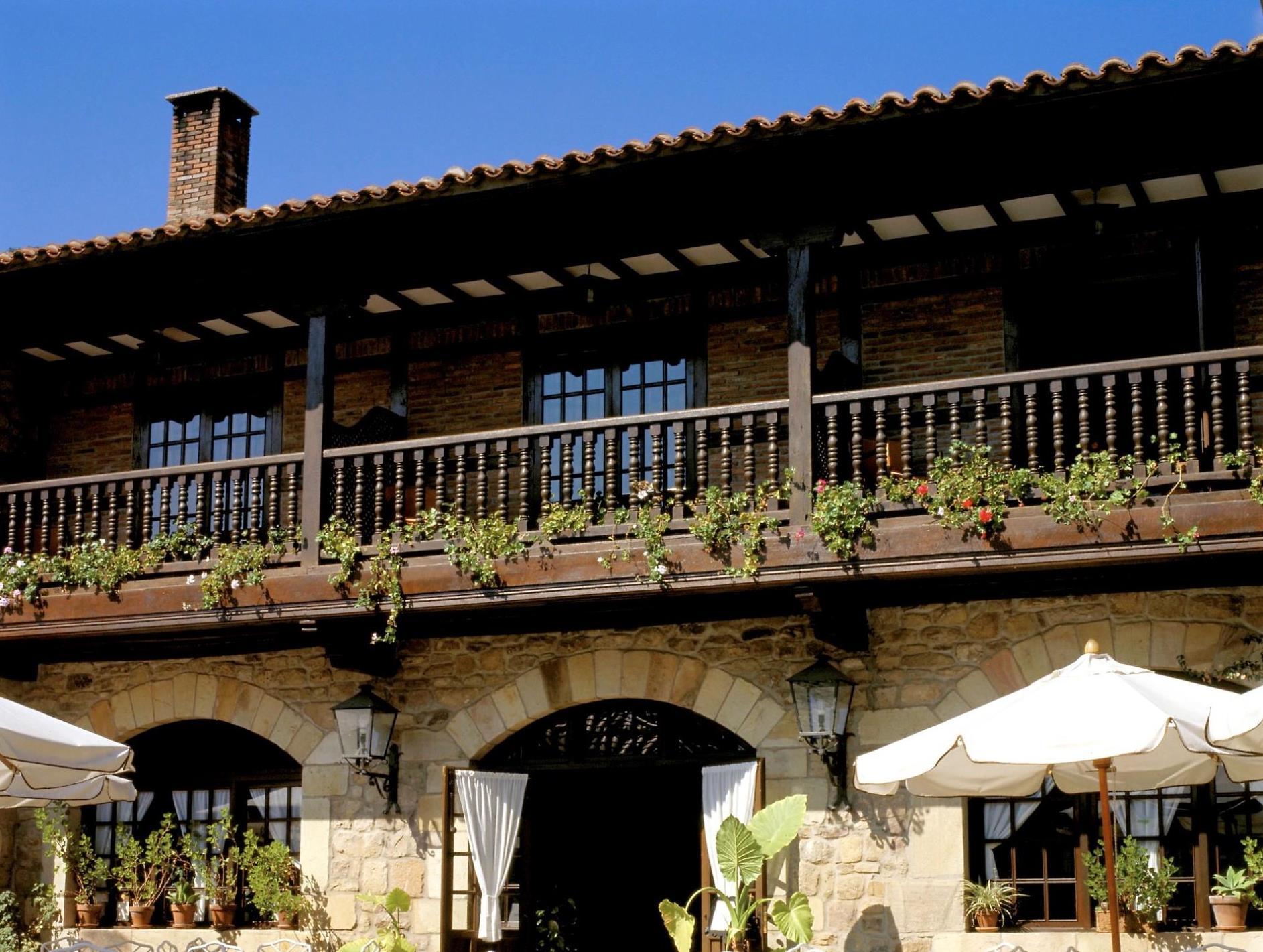 パラドール デ サンティリャーナ ギル ブラス 写真