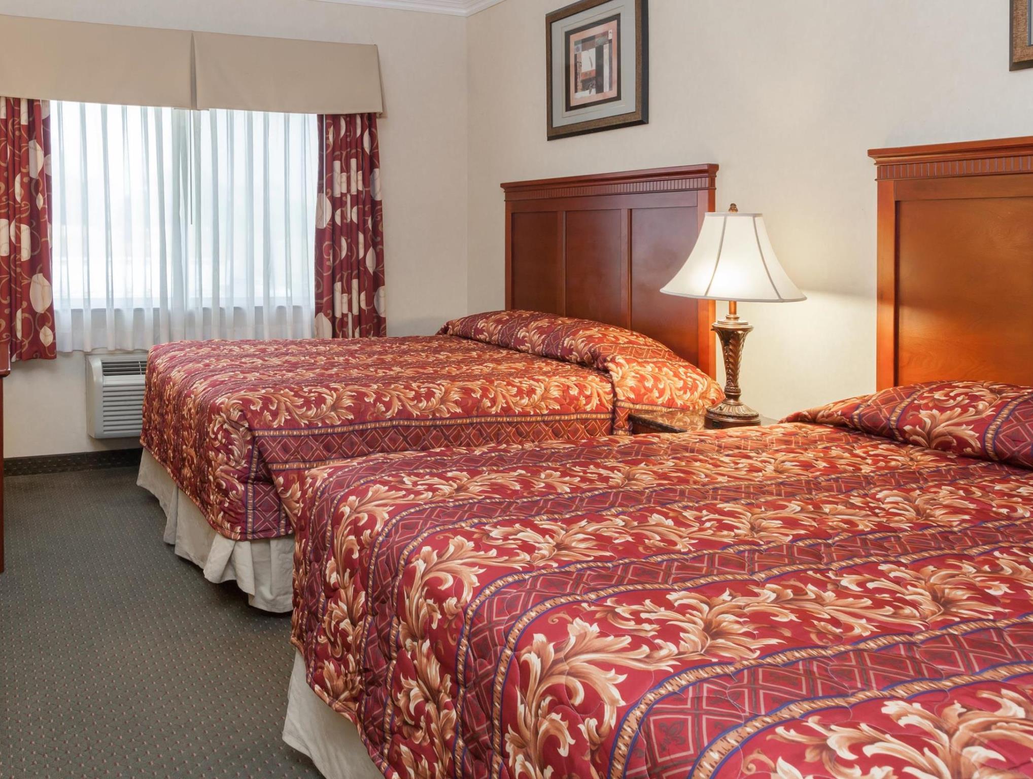 ハワード ジョンソン バイ ウィンダム ベーカーズフィールド 写真