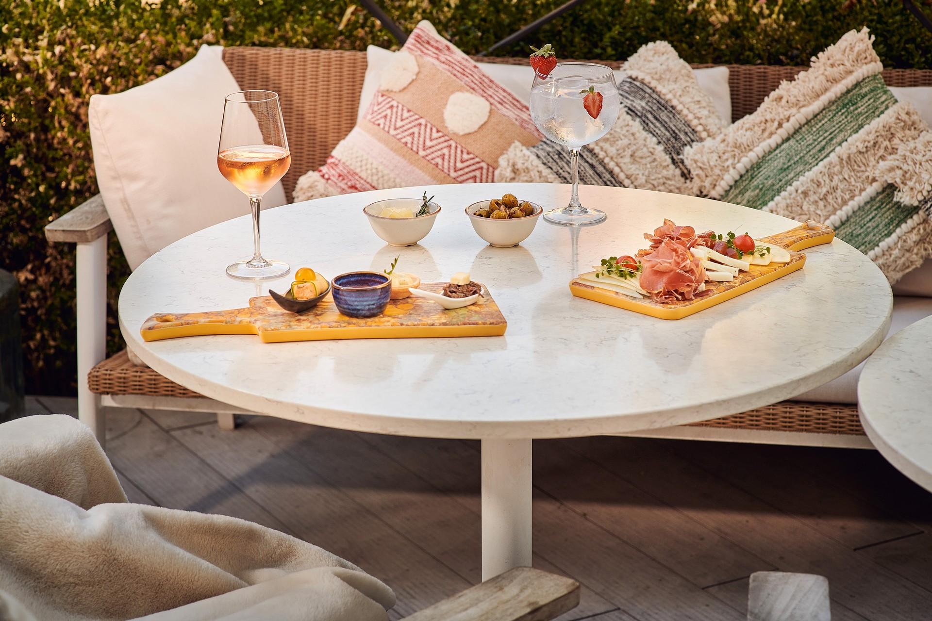 メリア ホワイト ハウス アパートメンツ 写真