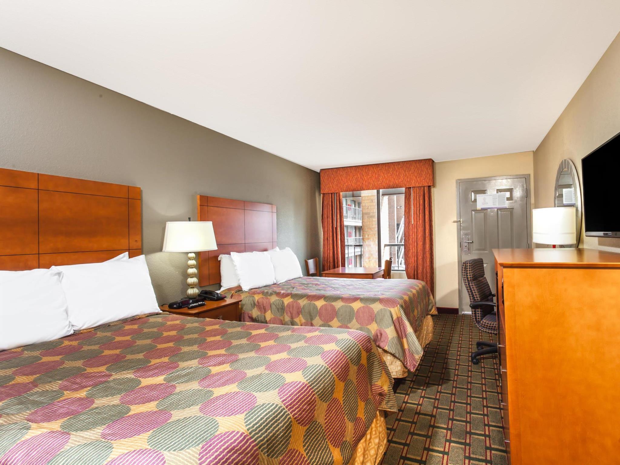 デイズ イン バイ ウィンダム レバノン 写真