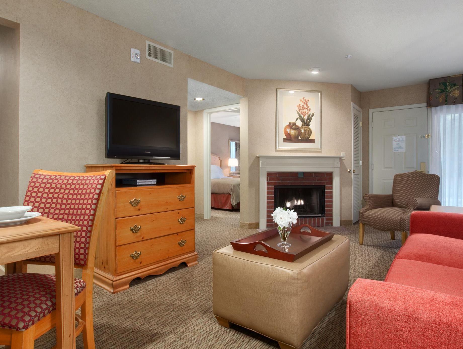 ホームウッド スイーツ バイ ヒルトン インディアナポリス キーストーン クロッシング 写真