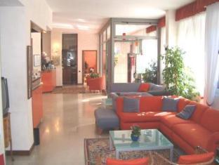 パーク ホテル ムブレ 写真