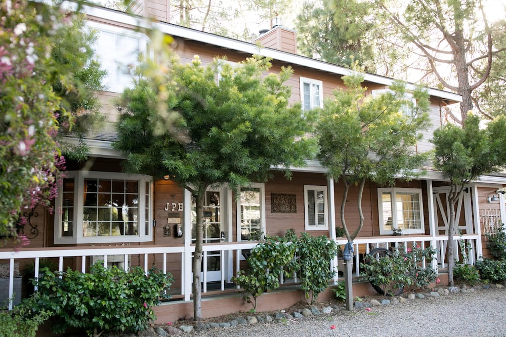 The J Patrick House 写真