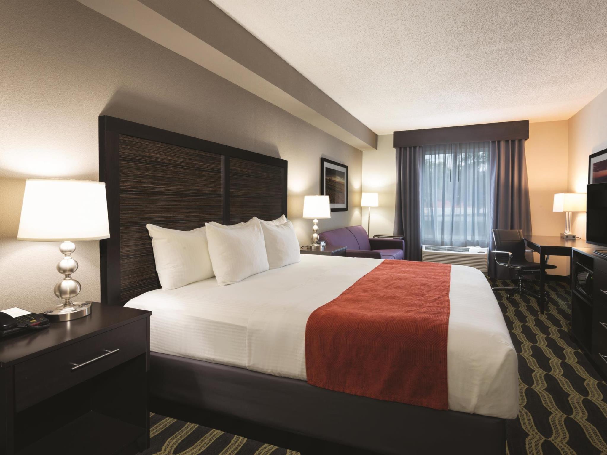 ラ キンタ イン & スイーツ バイ ウィンダム リンチバーグ アット リバティー ユニバーシティ 写真