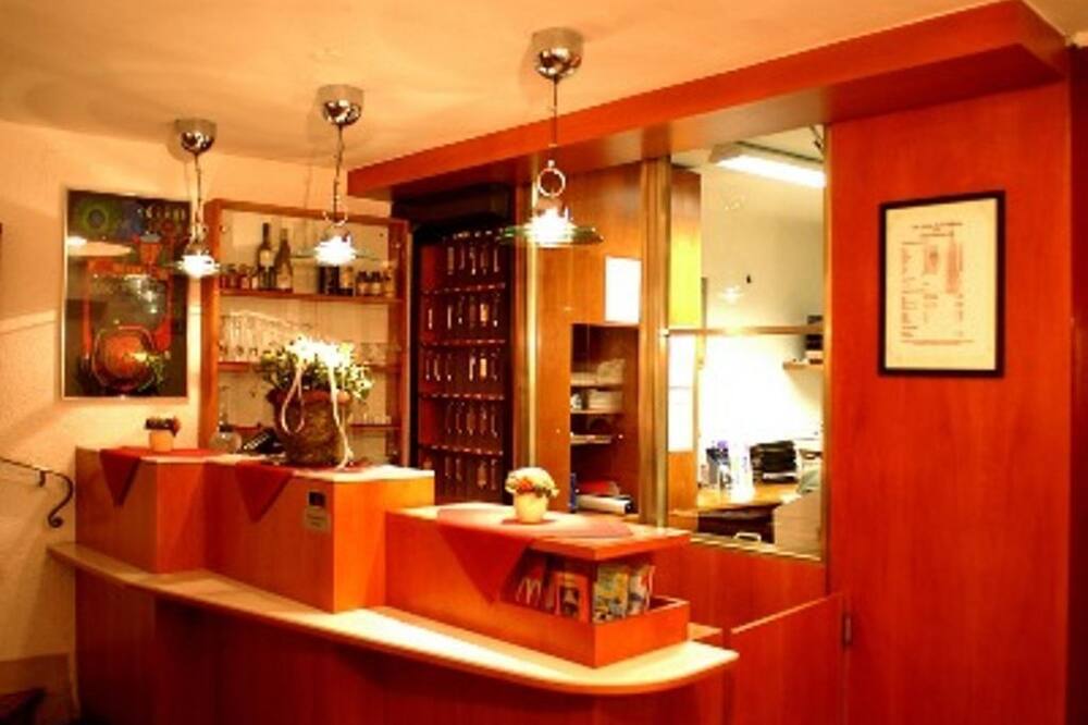 ホテル ゴールデン クローネ 写真