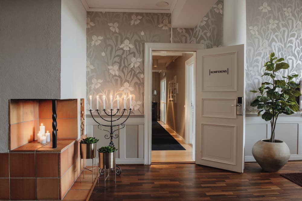 Home Hotel Post 写真