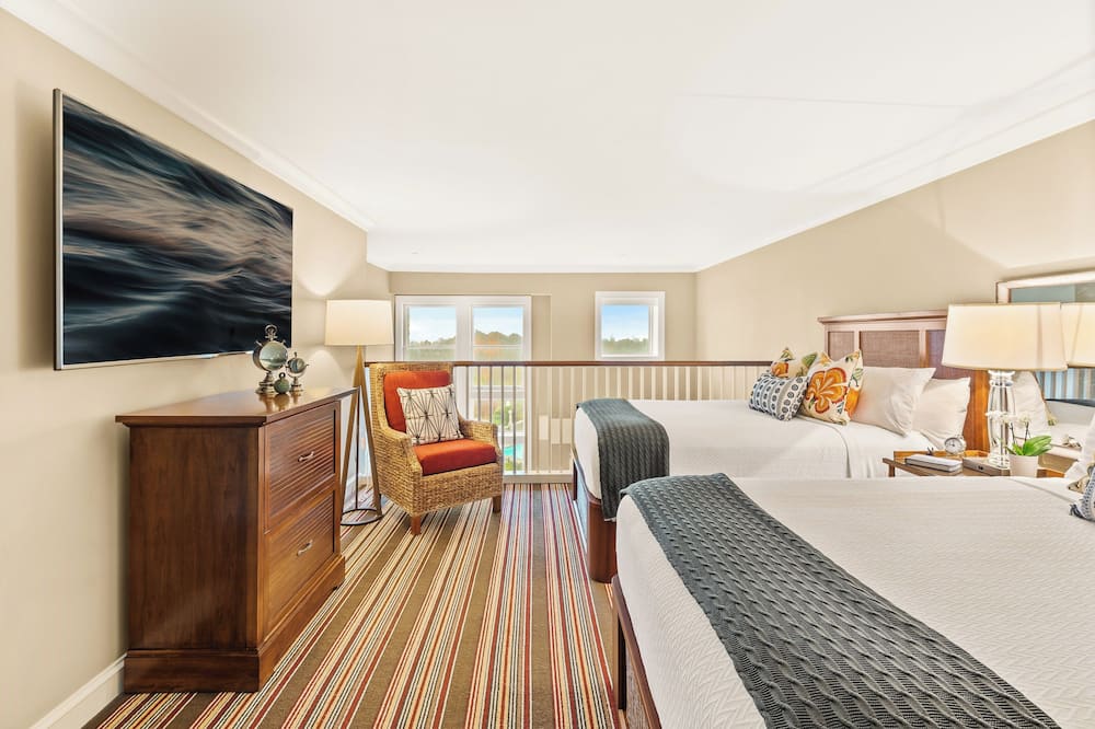 イン バイ ザ シー 写真