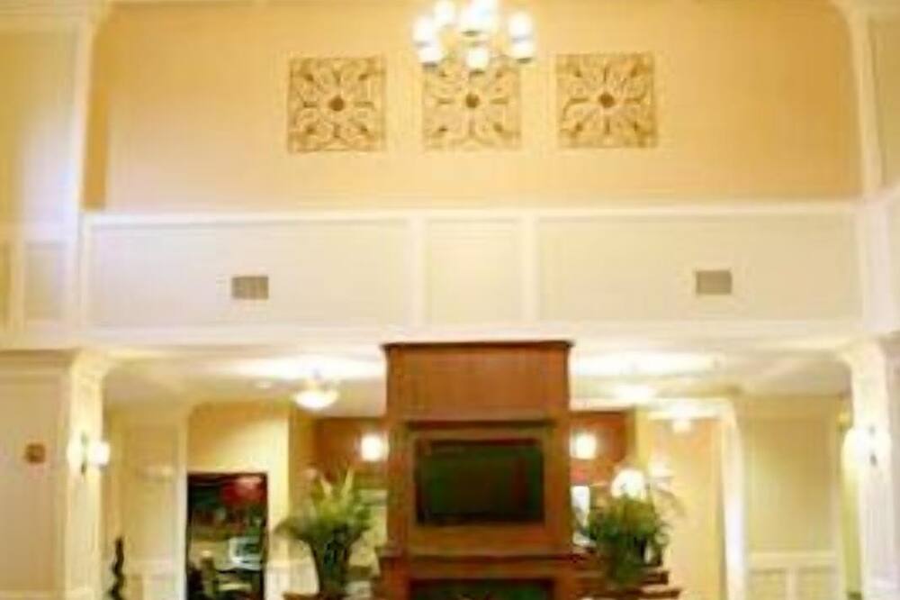 ハンプトン  イン & スイーツ セバービル アッ スタジアム ドライブ 写真