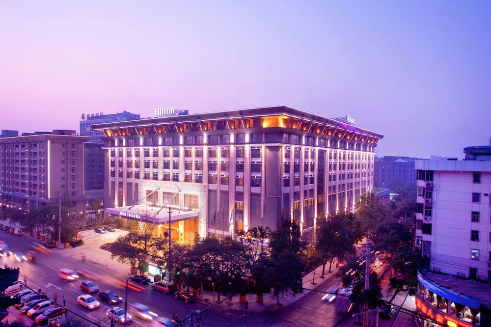 ヒルトン シアン 写真