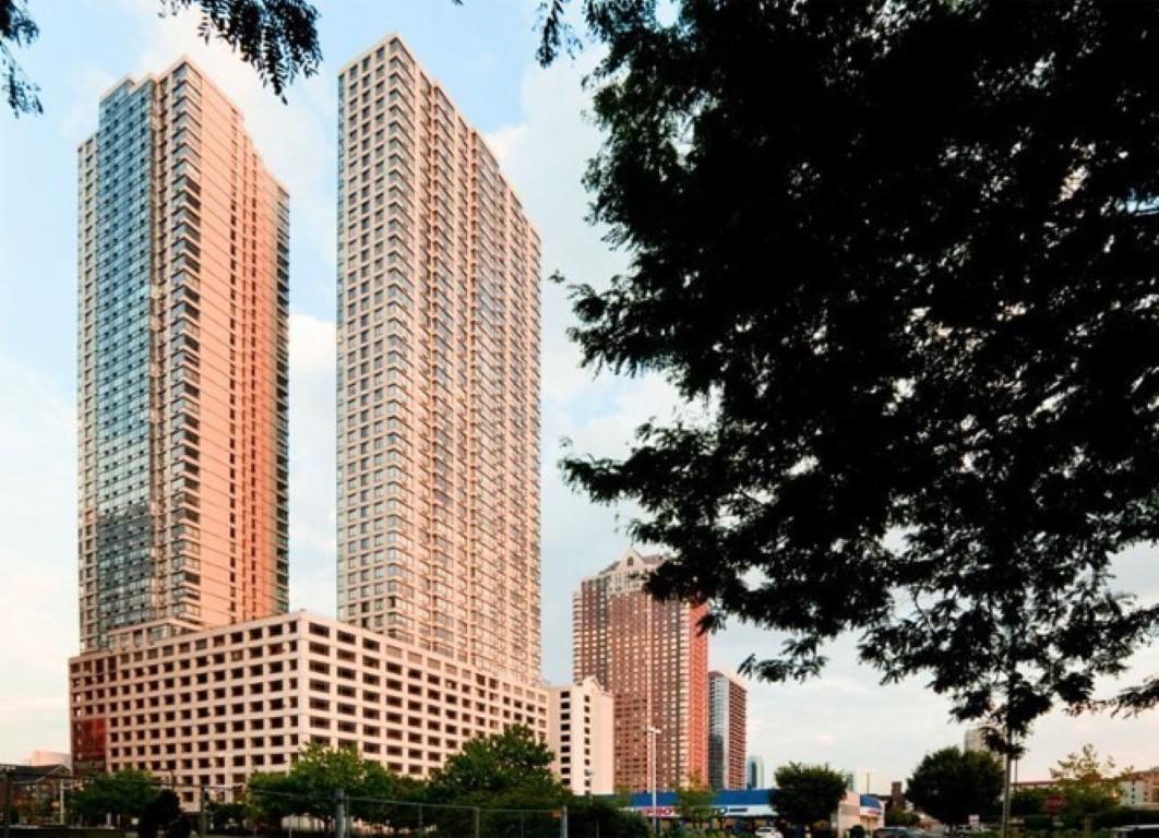 グローバル ラグジュアリー スイーツ アット メトロポリタン 写真