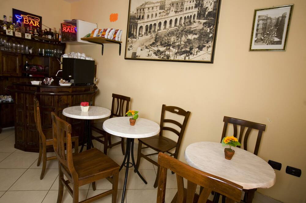 ホテル チネホリデイ 写真