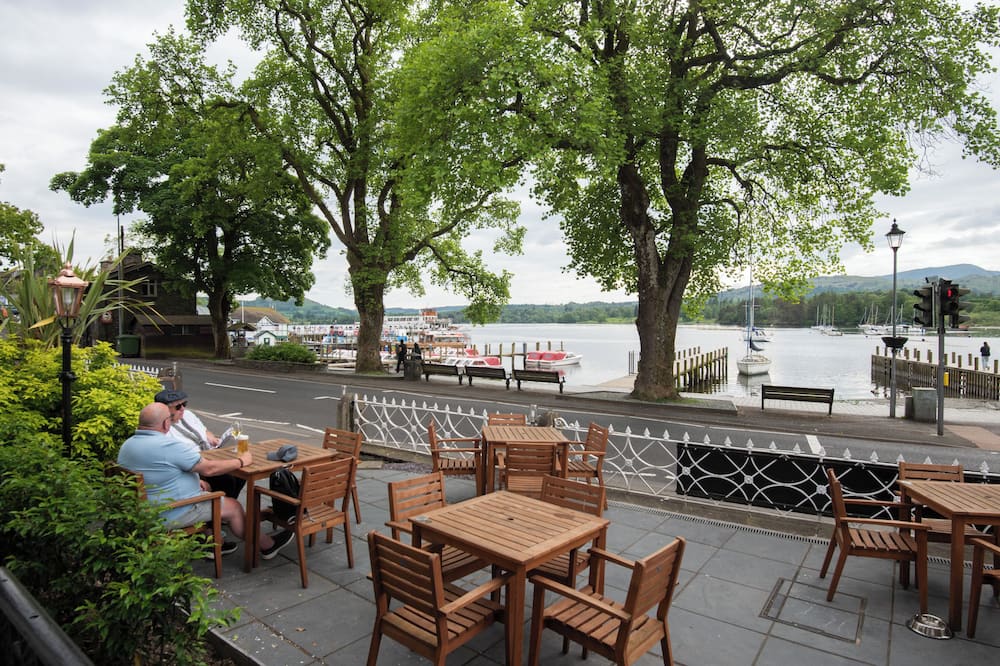 Waterhead Hotel 写真