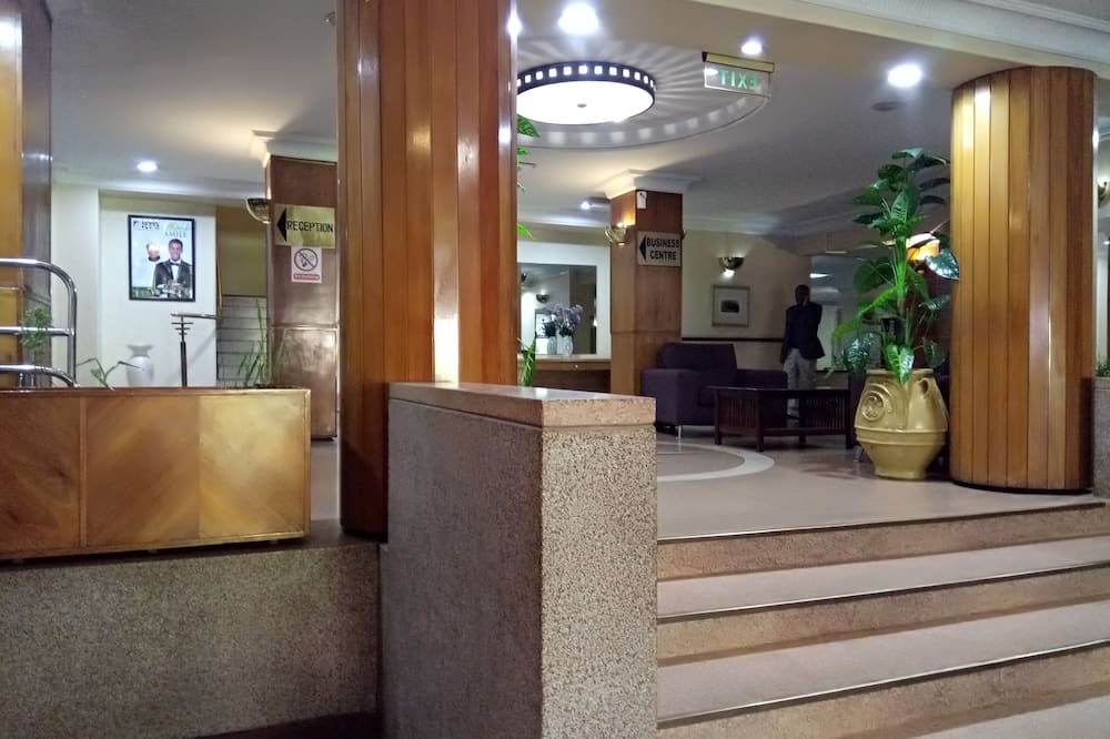 ニュー アンバサダー ホテル 写真