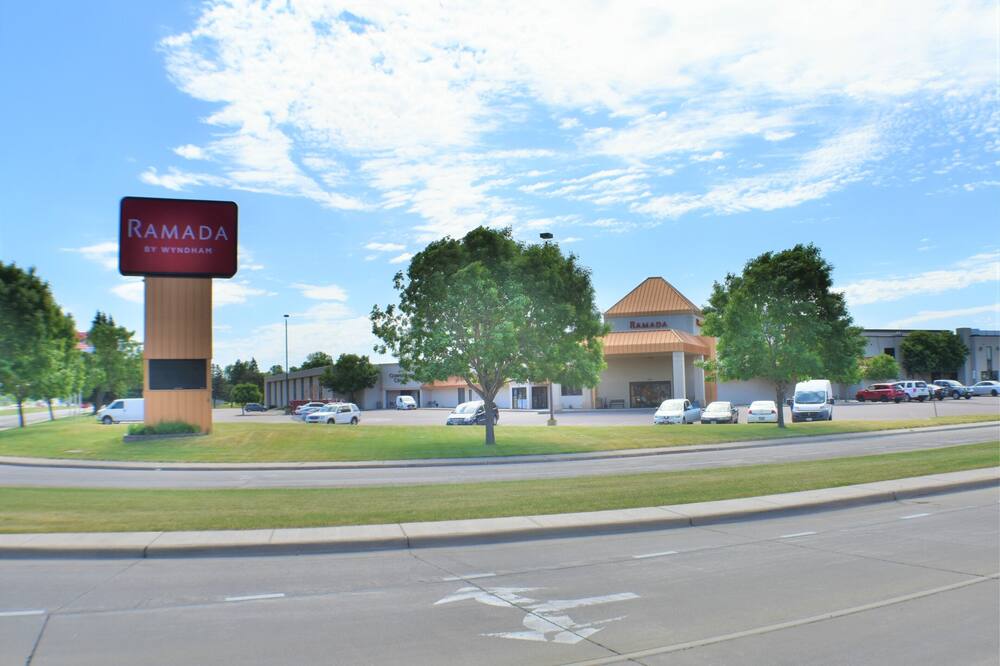 Ramada by Wyndham Sioux Falls Airport - Waterpark & Event Center 写真