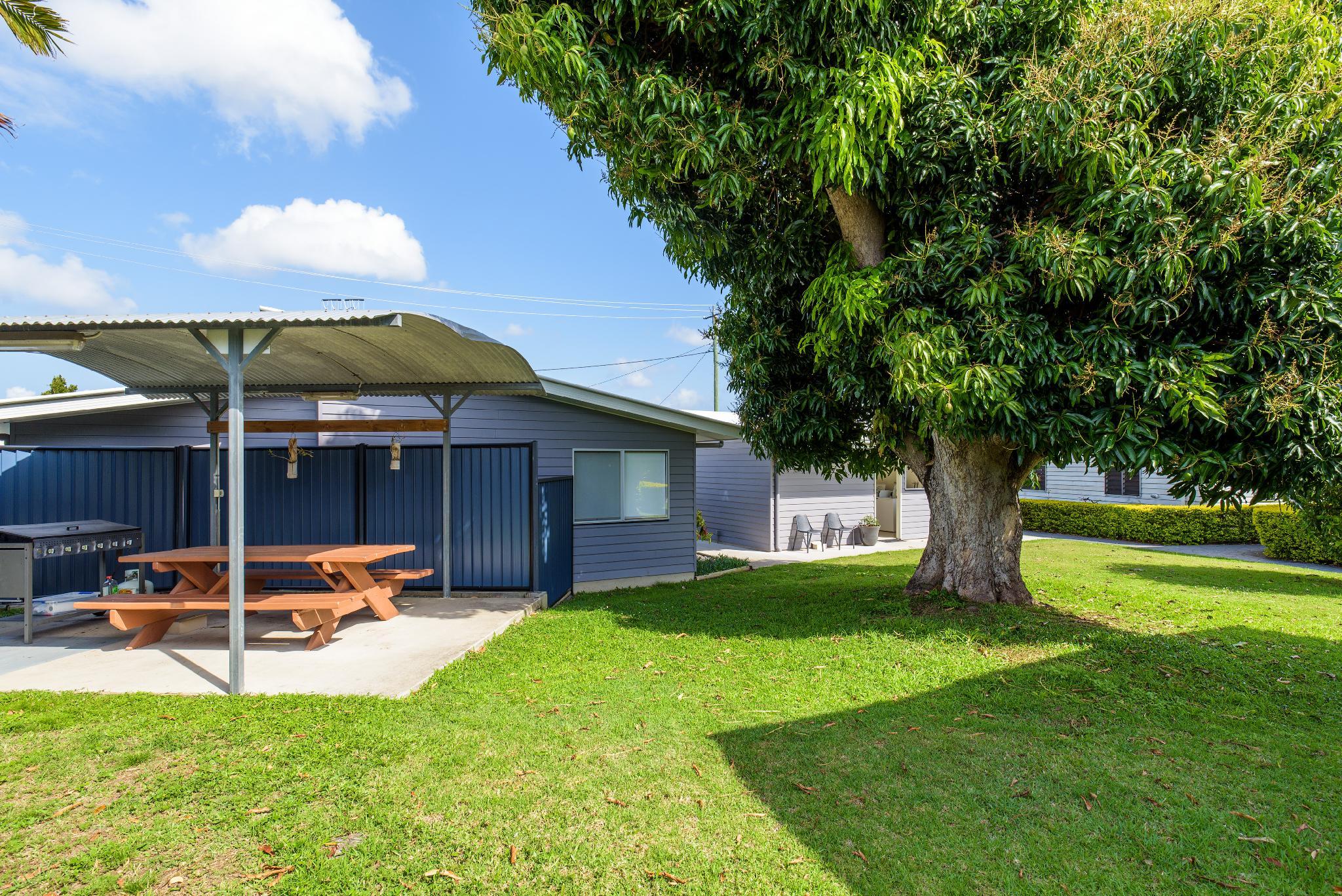 ティン キャン ベイズ スリーピー ラグーン モーテル 写真