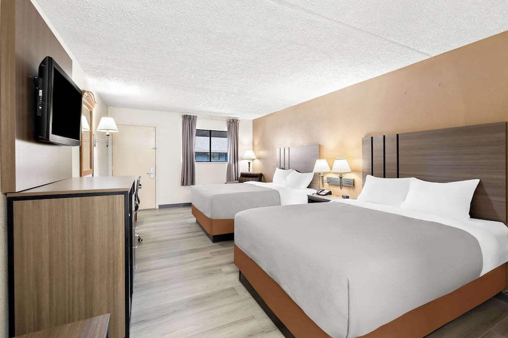 クオリティ イン クリーブランド エアポート 写真