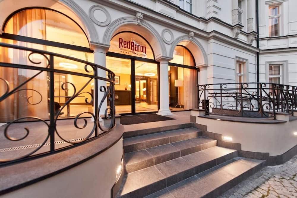 Red Baron Hotel & Restaurant 写真