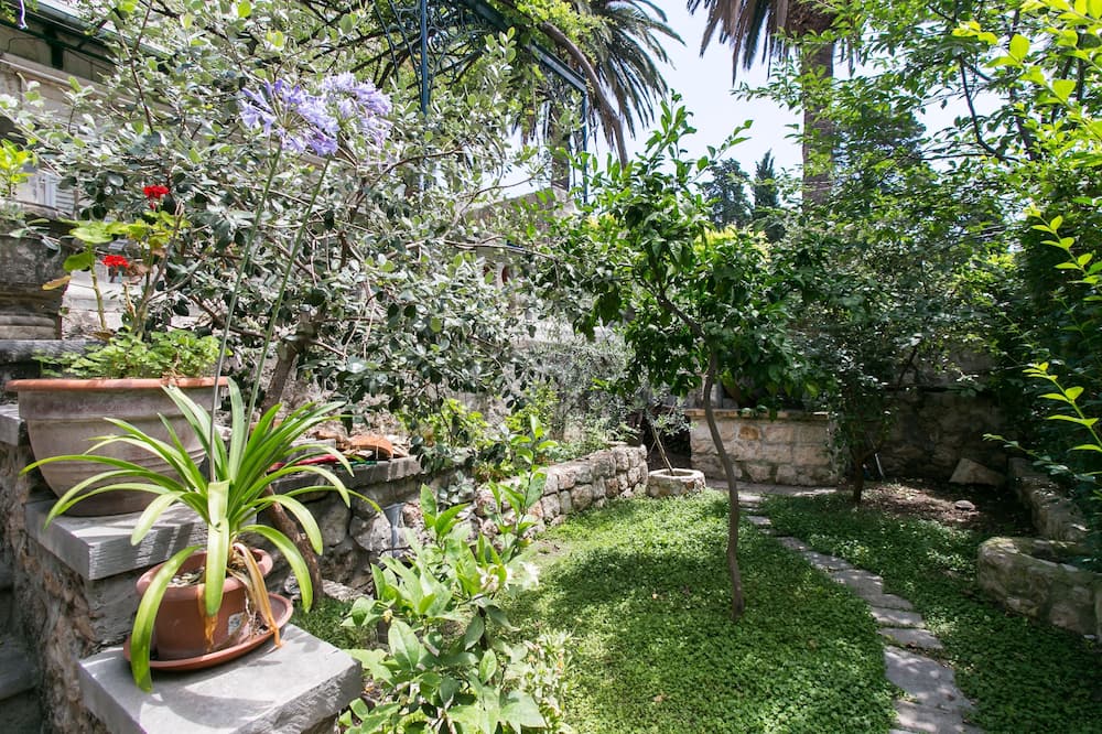 ルームズ ポサト 写真