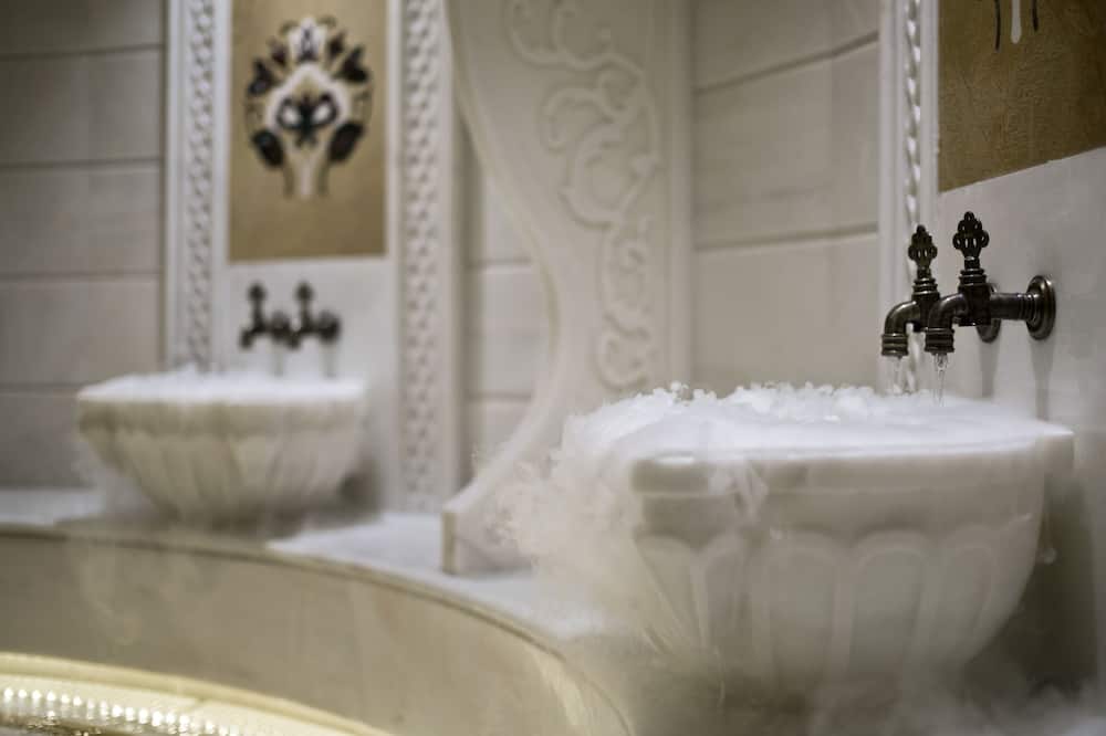 ラッゾーニ ホテル 写真