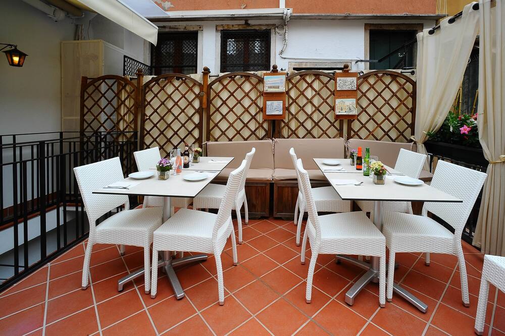 ホテル フォンタナ 写真