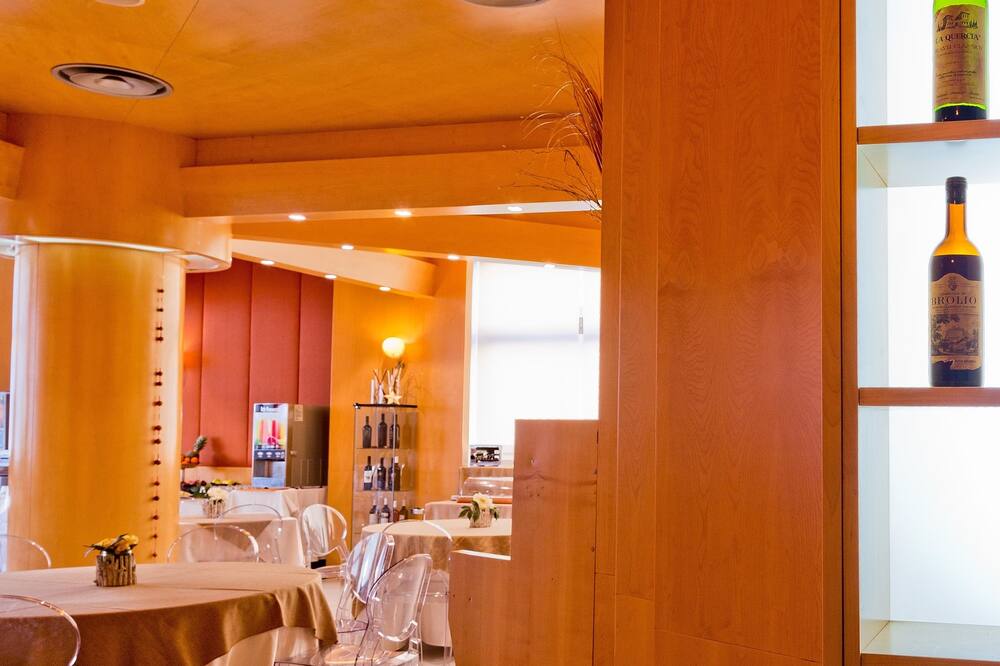 Mediterranea Hotel & Convention Center 写真