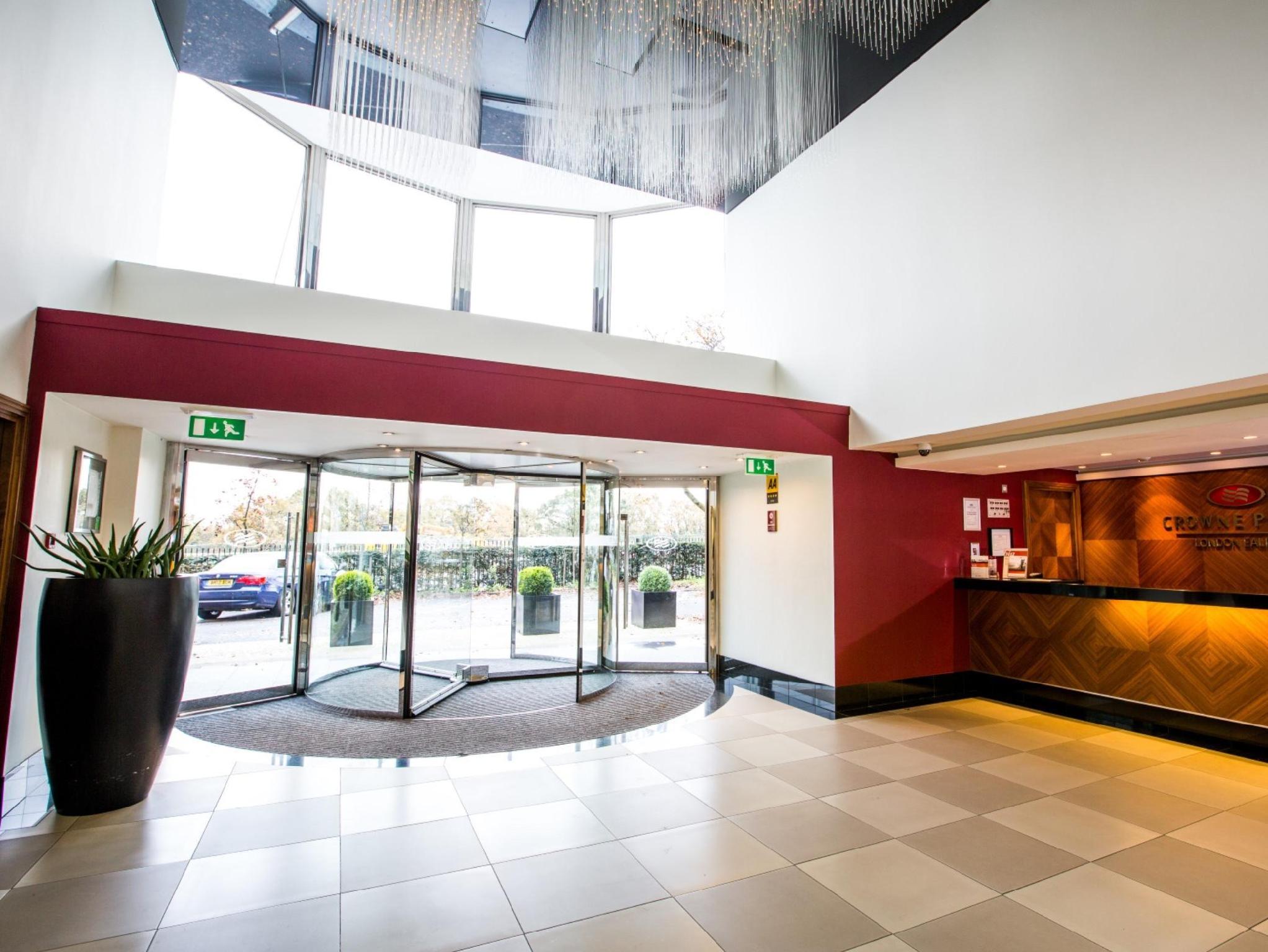 クラウンプラザ ロンドン イーリング バイ IHG 写真
