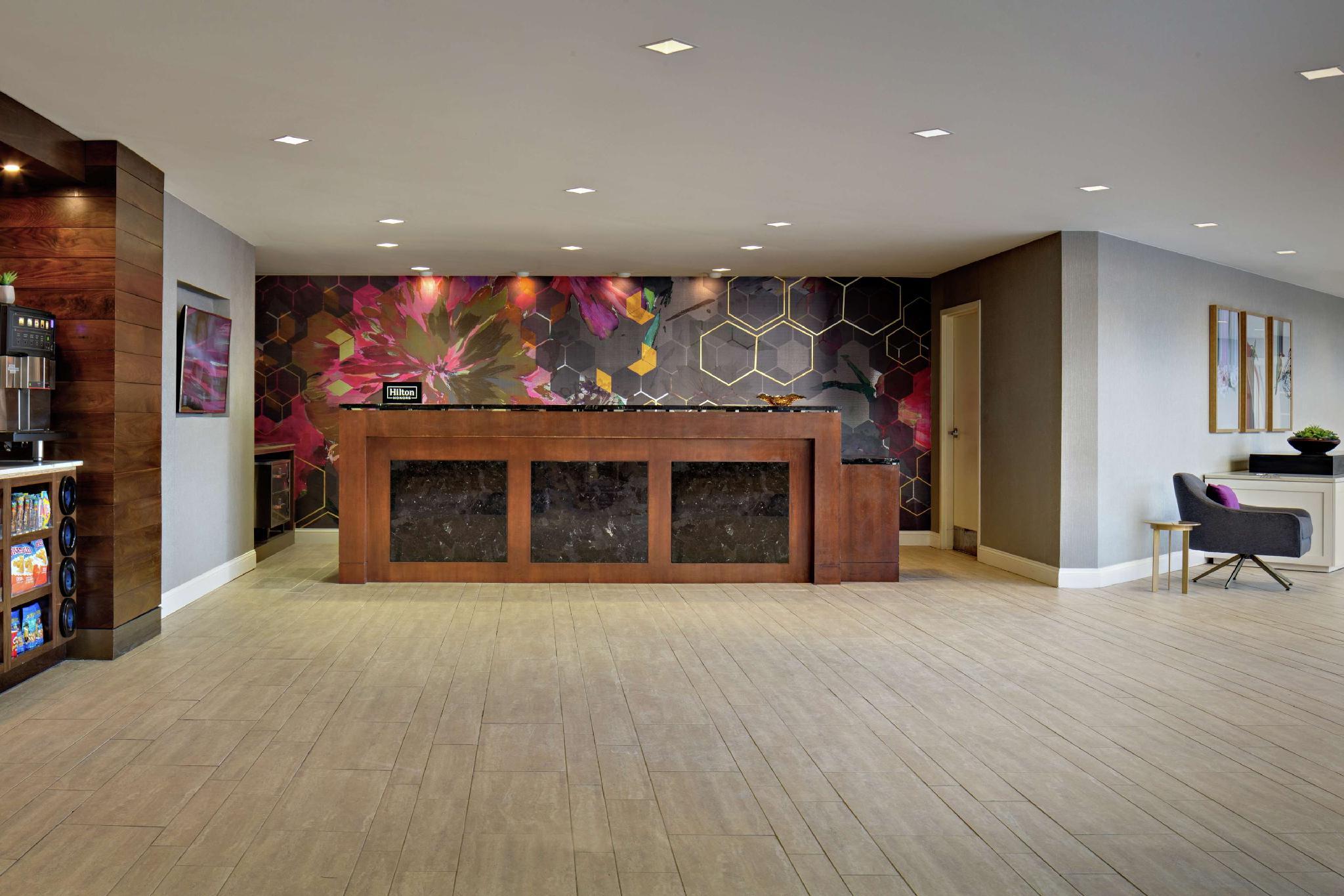 DoubleTree by Hilton Fairfield Hotel & Suites 写真