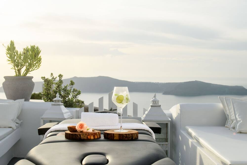 アバブ ブルー スイーツ 写真