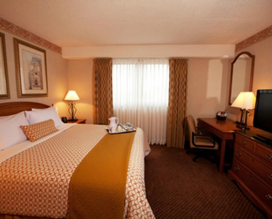 エンバシー スイーツ バイ ヒルトン シカゴ シャウムバーグ ウッドフィールド 写真