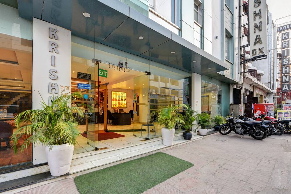 ホテル クリシュナ デラックス 写真