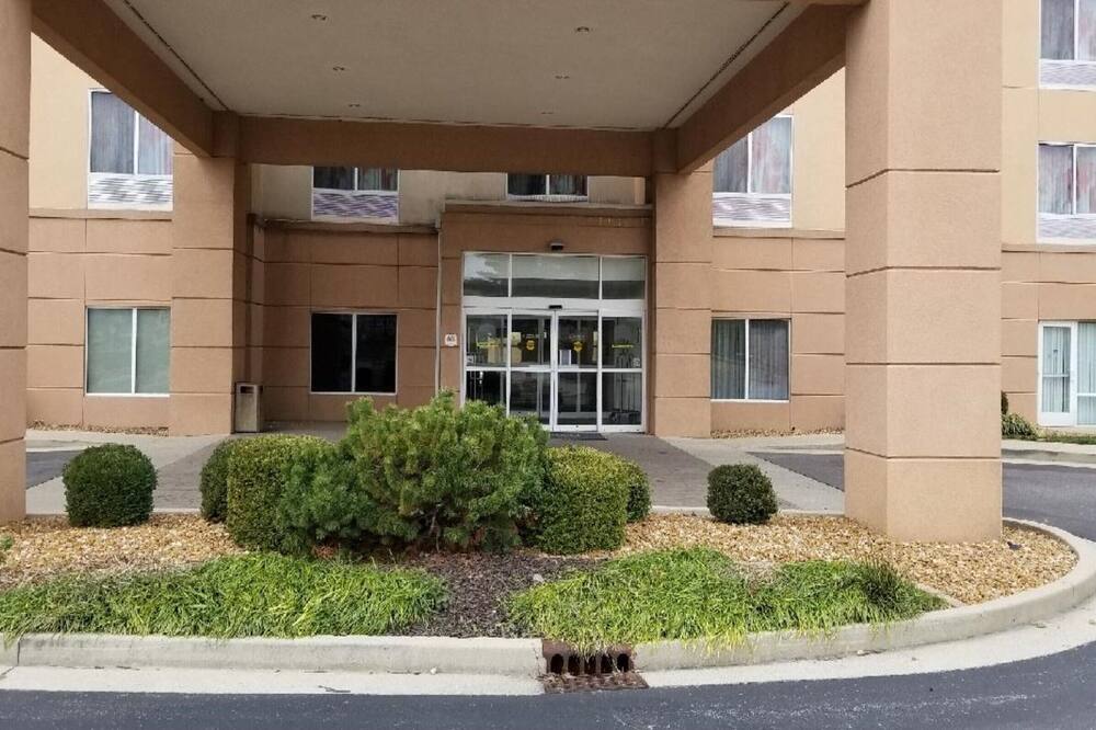 フェアフィールド イン & スイーツ バイ マリオット マウント バーノン レンド レイク 写真