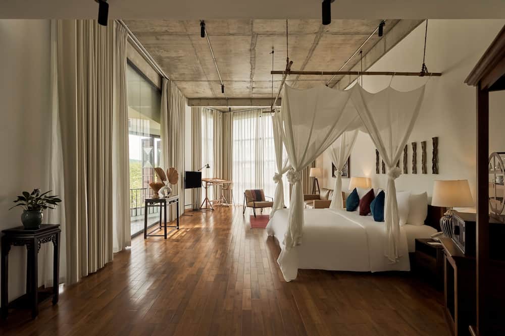 aNhillブティック 写真