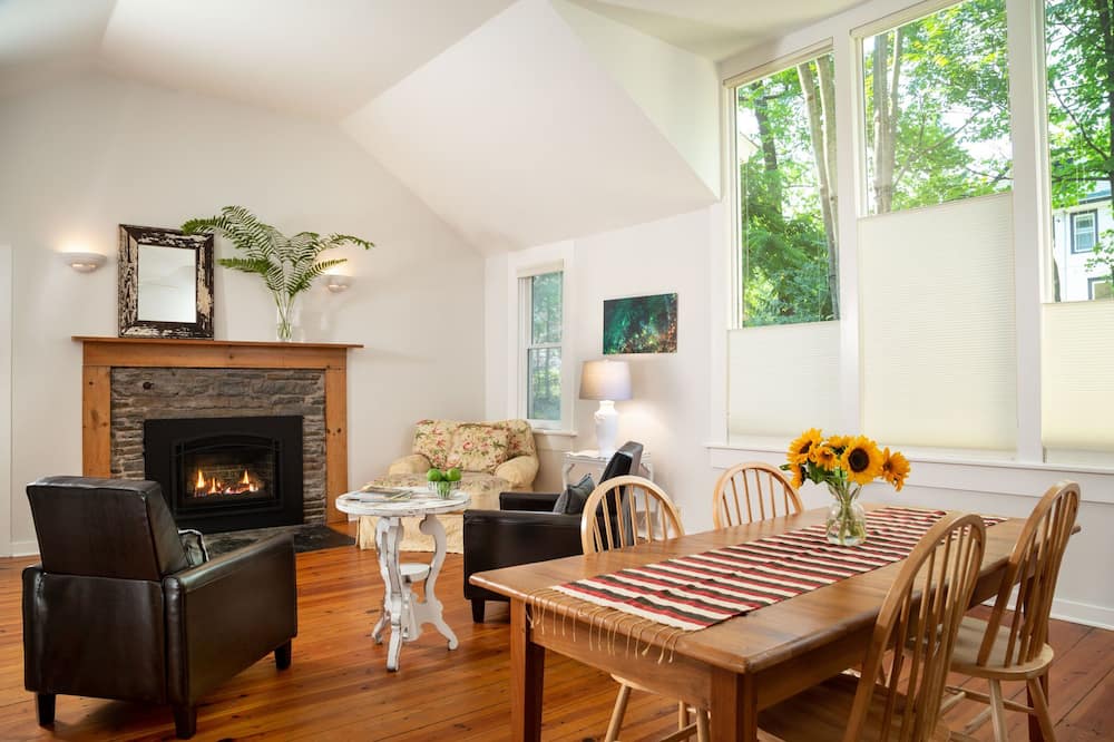 ザ ウッドストック イン オン ザ ミルストリーム 写真