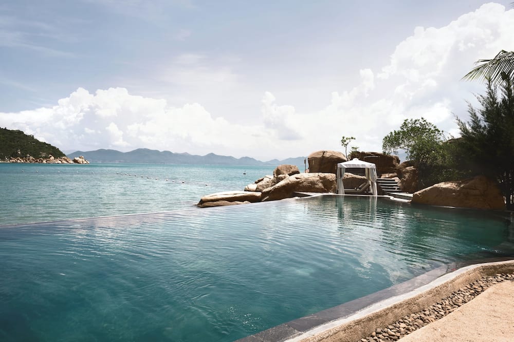 ラリア ニンヴァン ベイ 写真