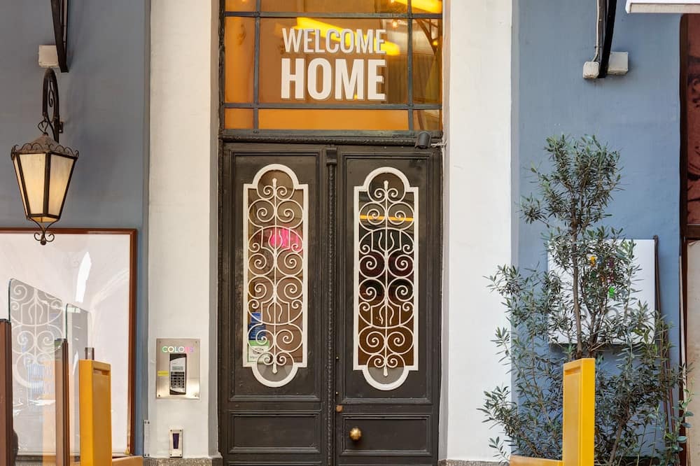 Colors Ladadika Central 写真