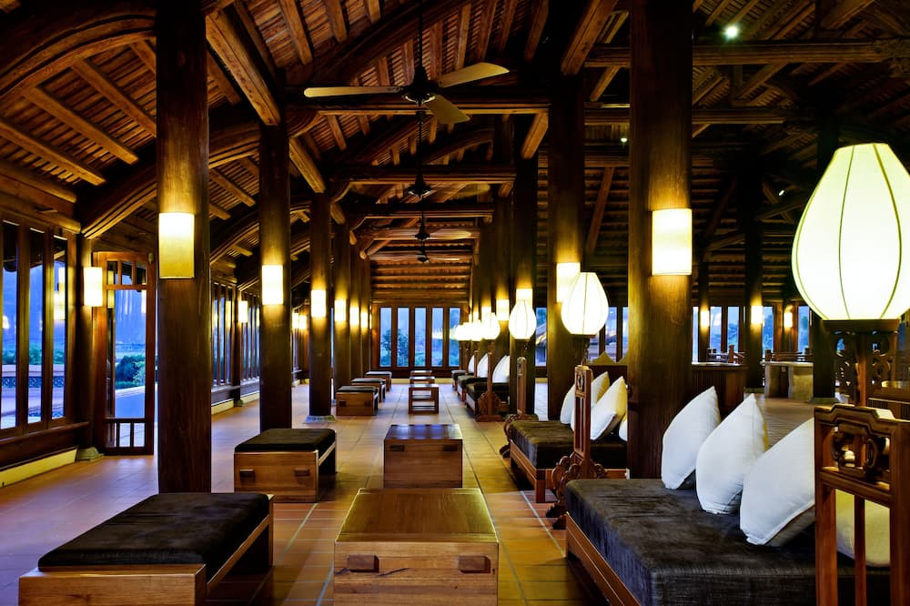 エメラルダ リゾート ニンビン 写真