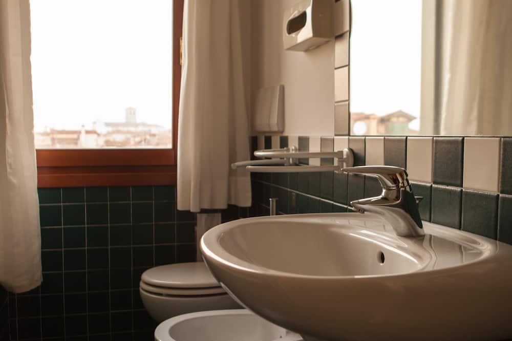 ロカンダ アイ サンティ アポストリ 写真