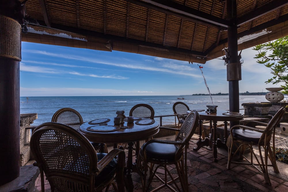 ニュー アディラマ ビーチ ホテル 写真