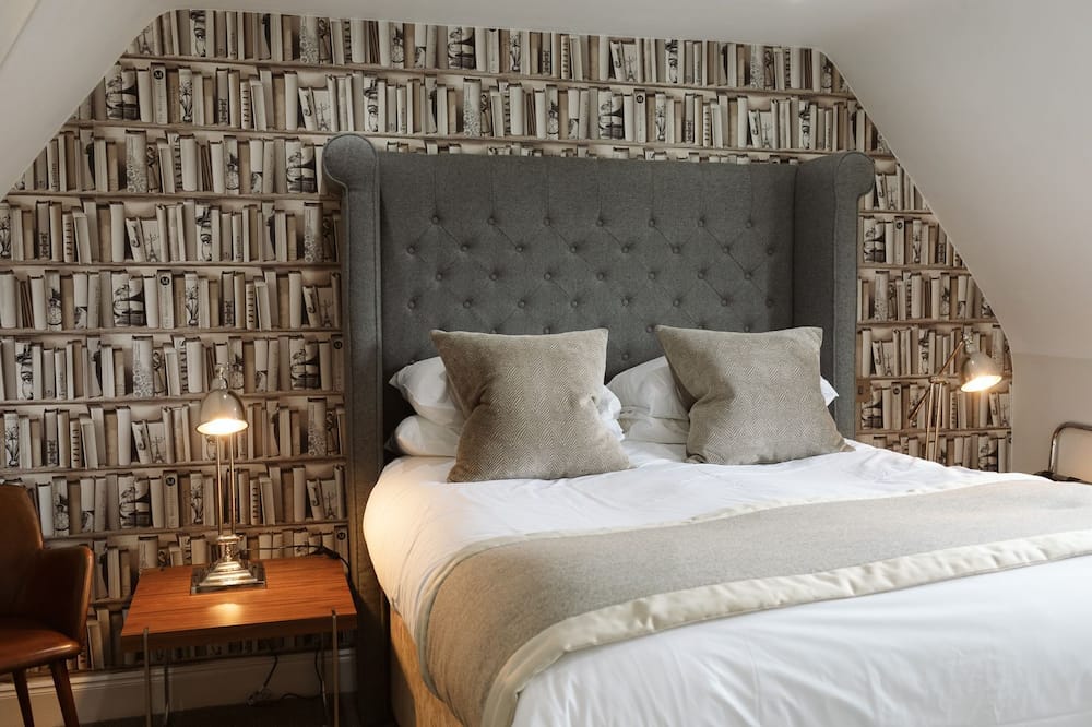 The Lovat, Loch Ness 写真