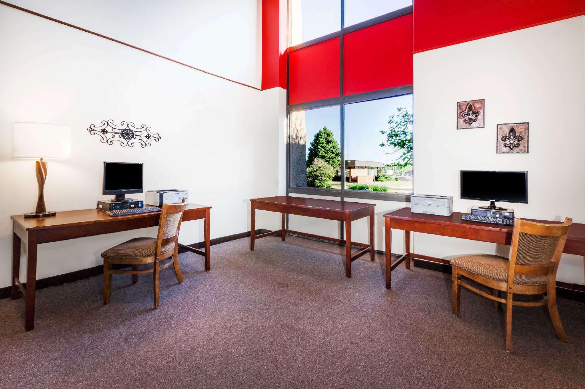 Clarion Hotel & Conference Center Lansing West 写真