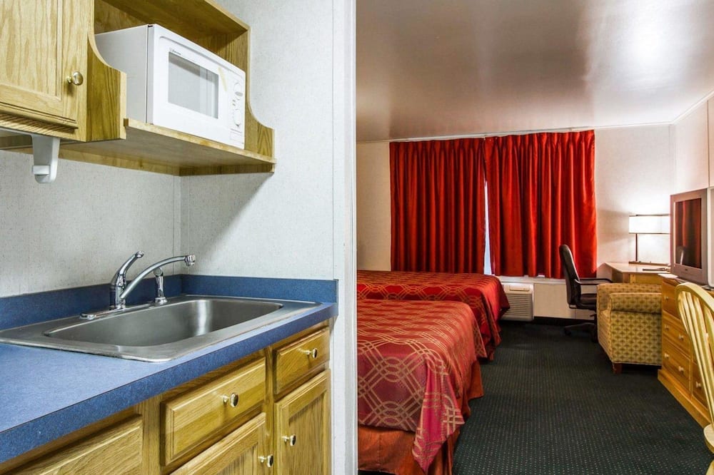 ロードウェイ イン & スイーツ ブランズウィック ニア ハイウェイ 1 写真