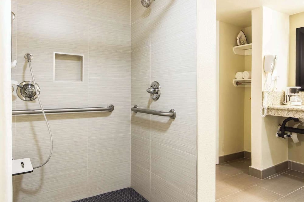 クオリティ イン サクラメント コンベンション センター 写真