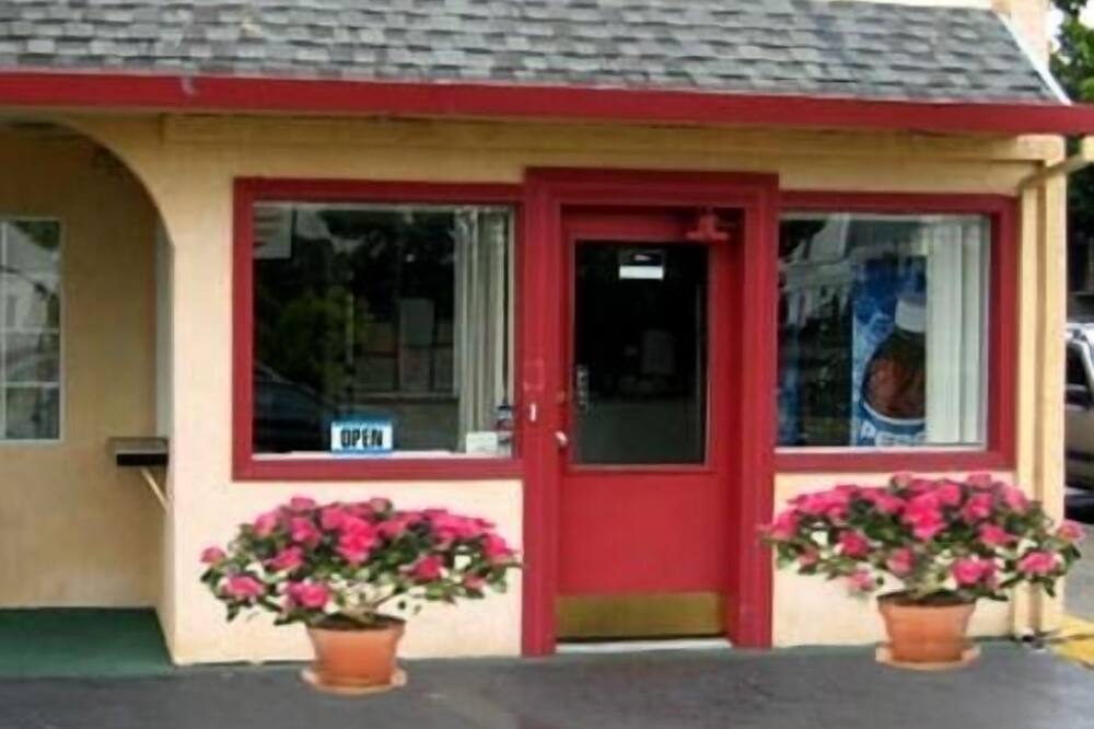 アメリカズ ベスト バリュー イン オークランド レイク メリット 写真