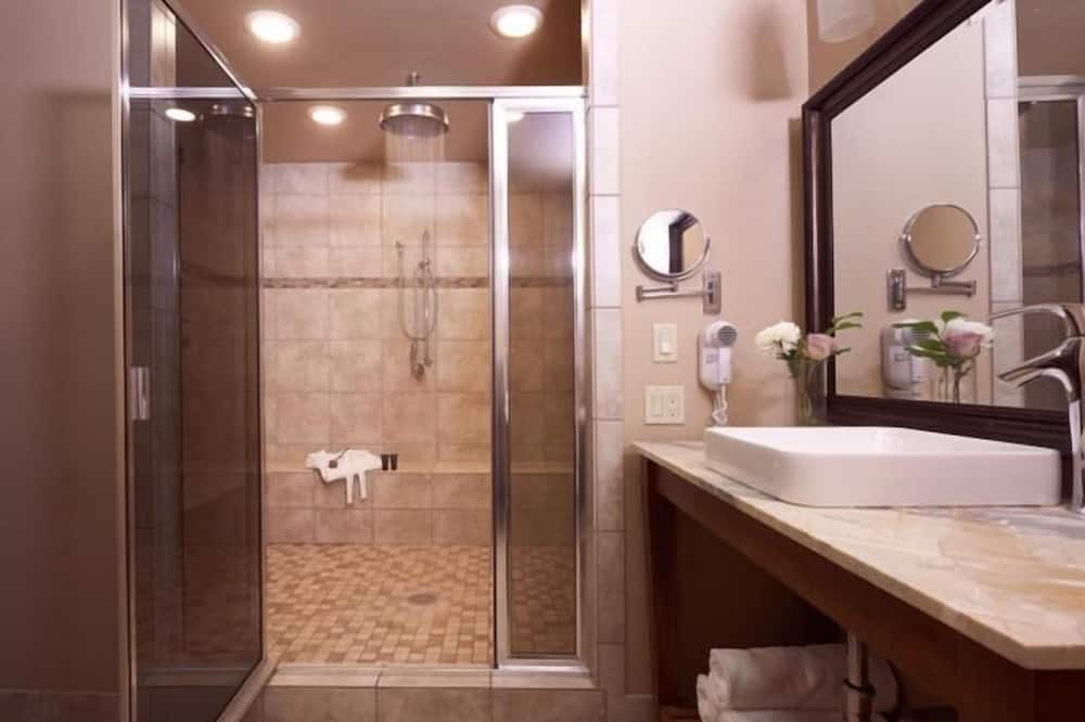 グラウス マウンテン ロッジ 写真