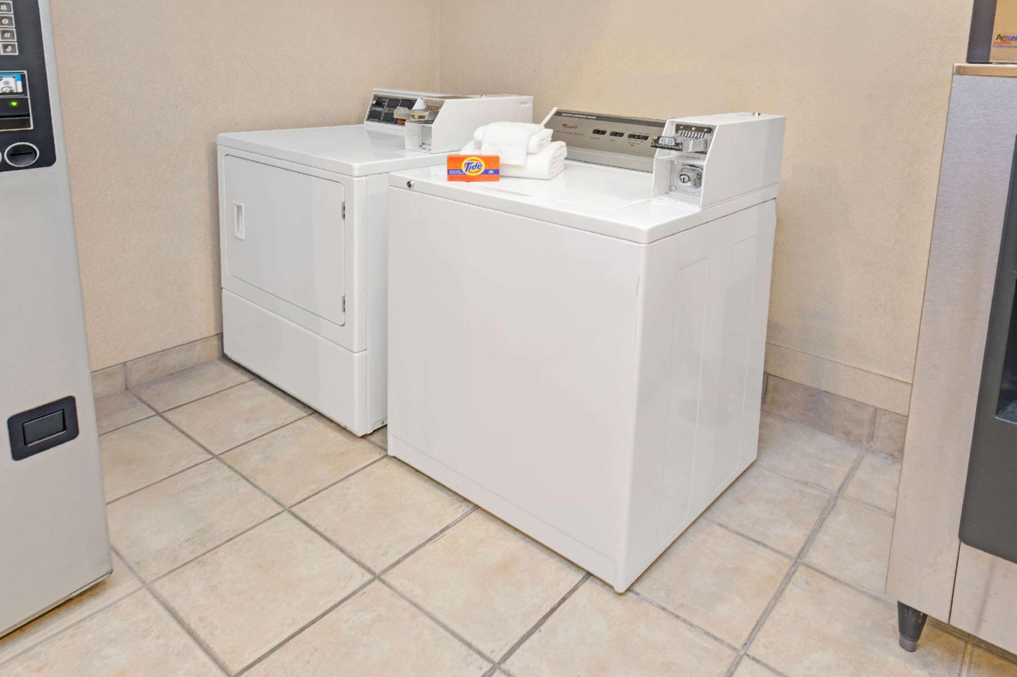 レッド ライオン イン & スイーツ エルク グローブ ヴィレッジ 写真