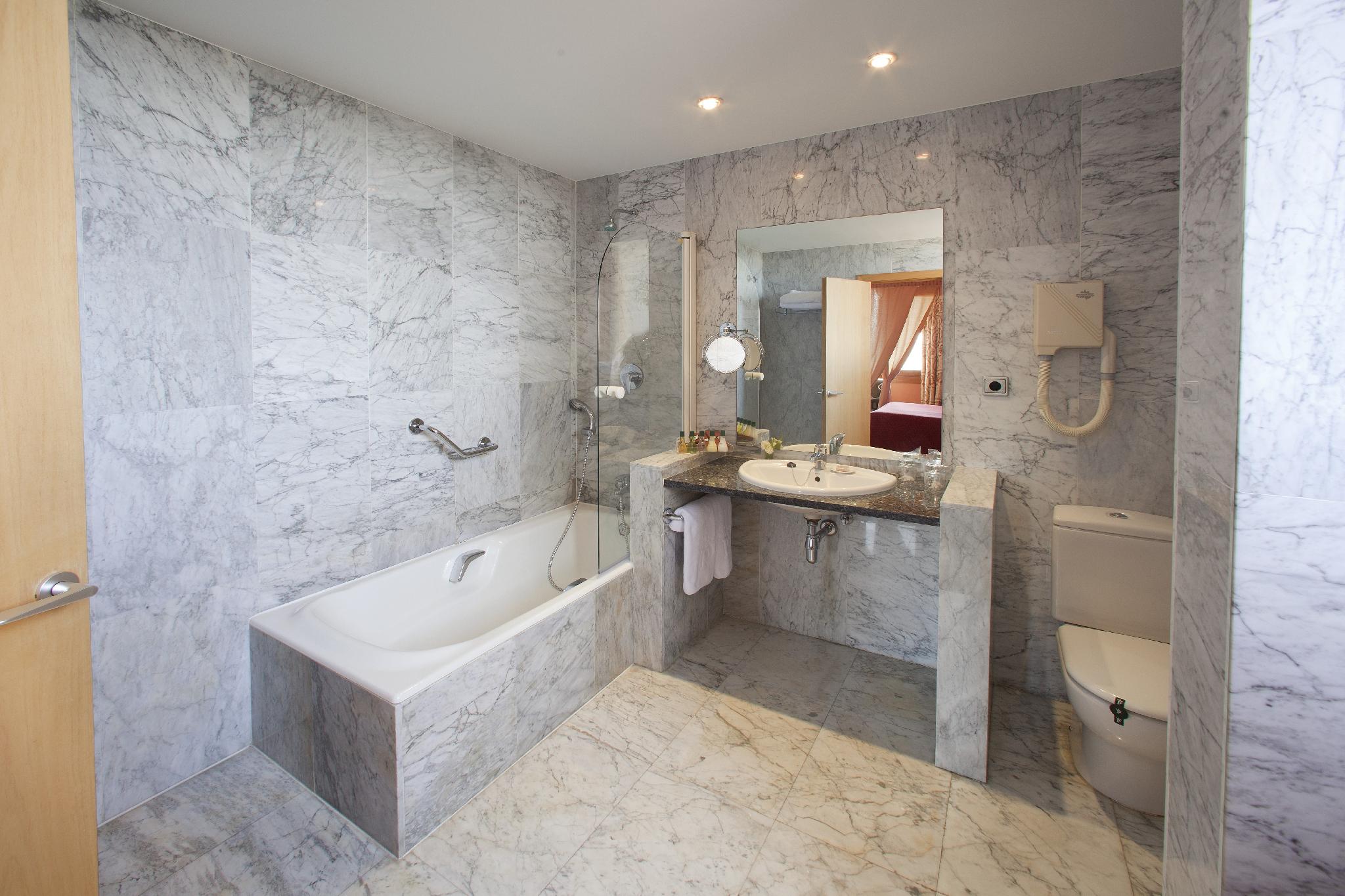 パラドール デ カルドナ 写真