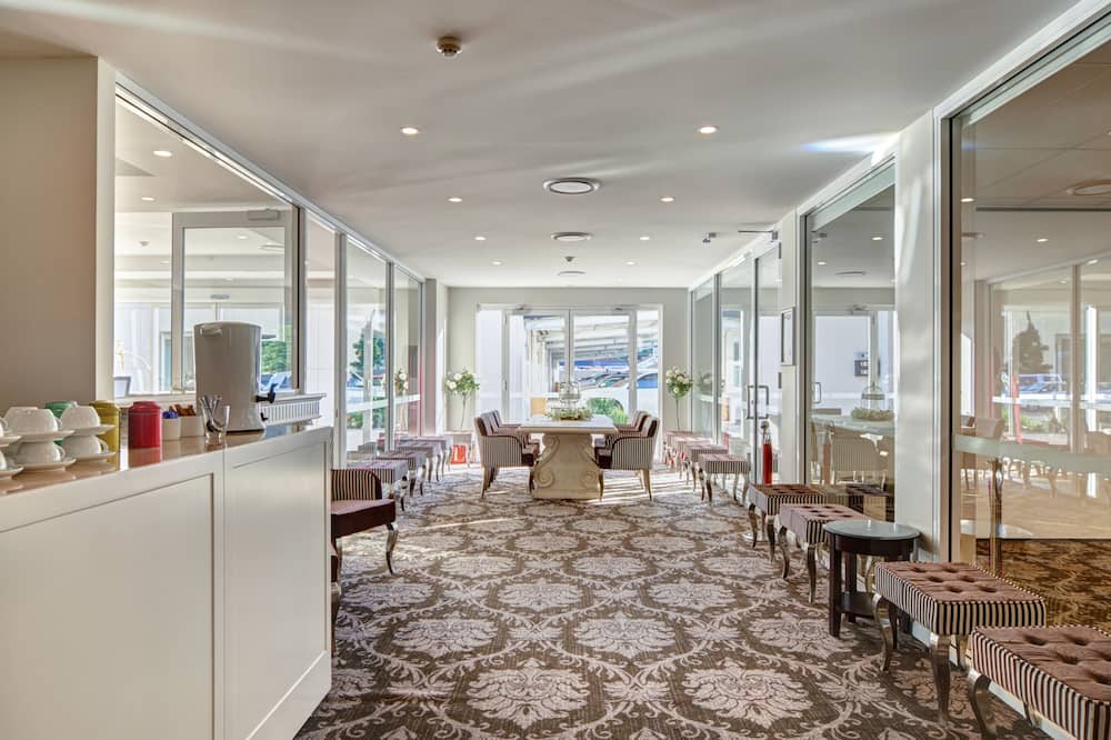 インターナショナル ホテル ウォガ ウォガ 写真