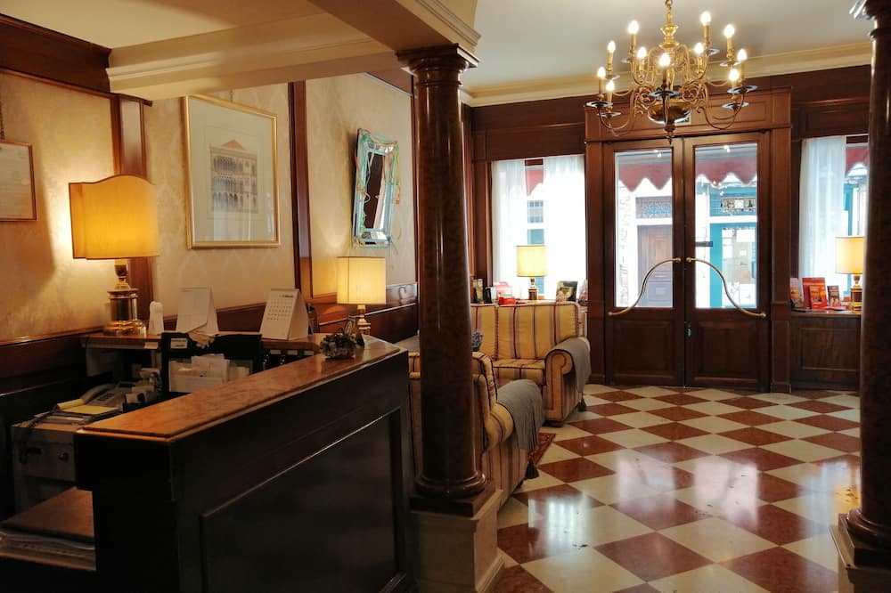 ホテル ファリエール 写真