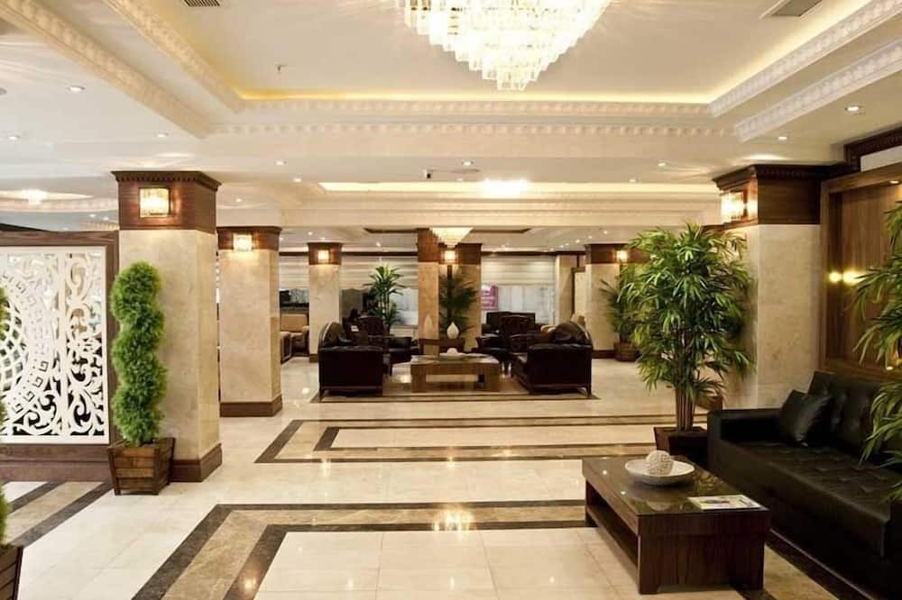 ツーリスト ホテル 写真