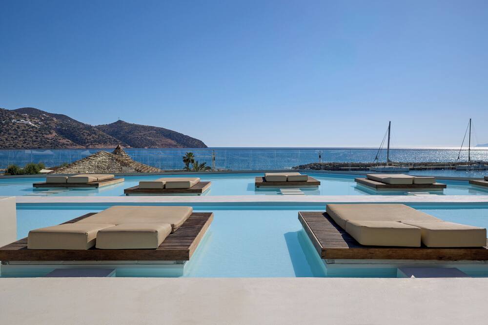 ゼウス エレバ ミラベロ ベイ 写真